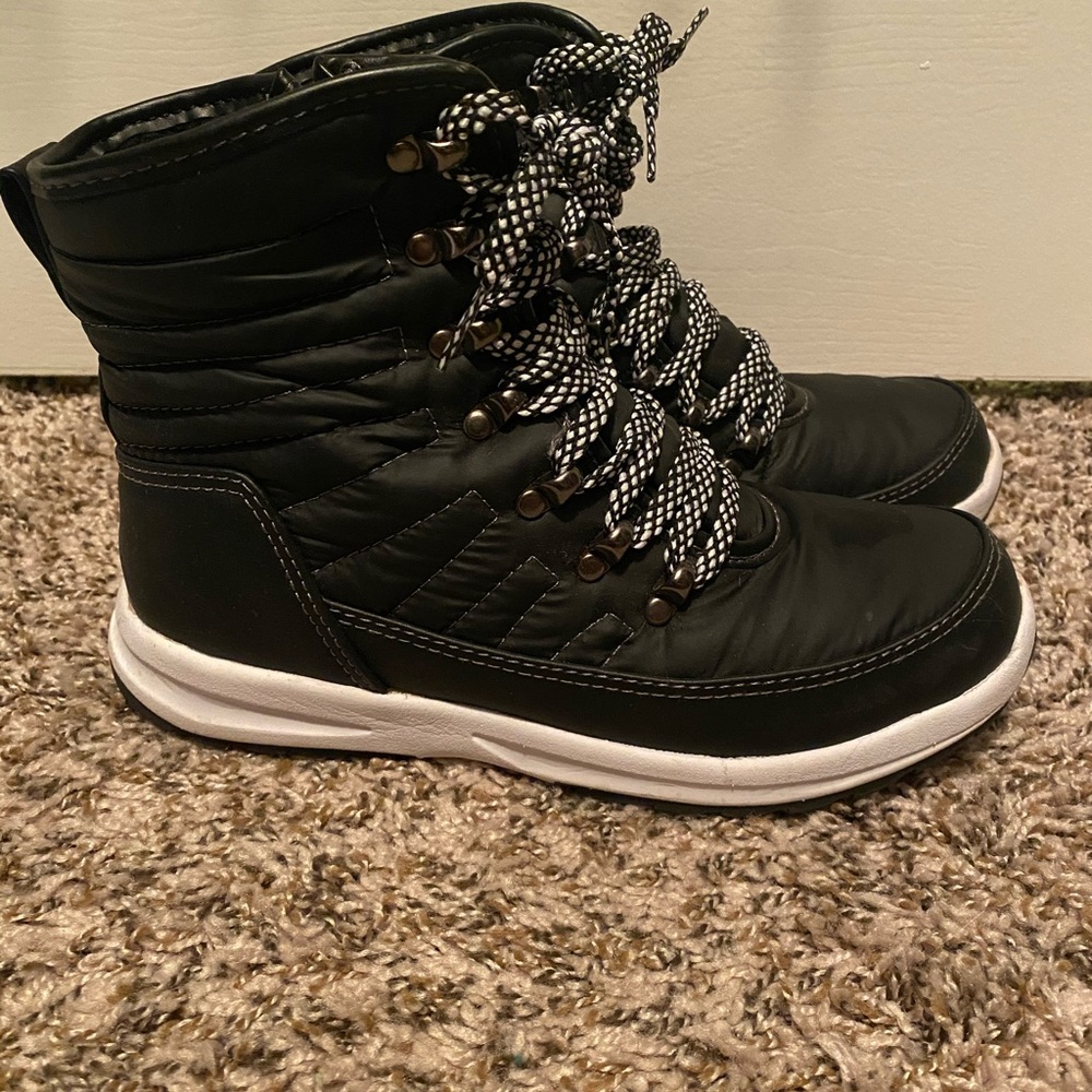 Snow boots